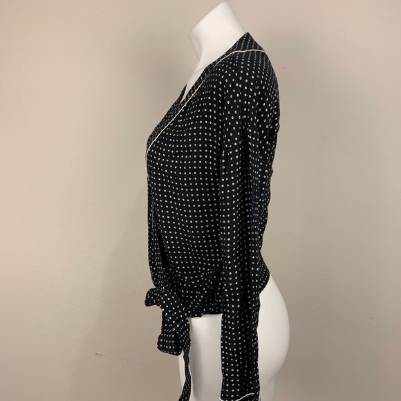 Gap Black & White Patterned Wrap Blouse - Picture 3 of 6